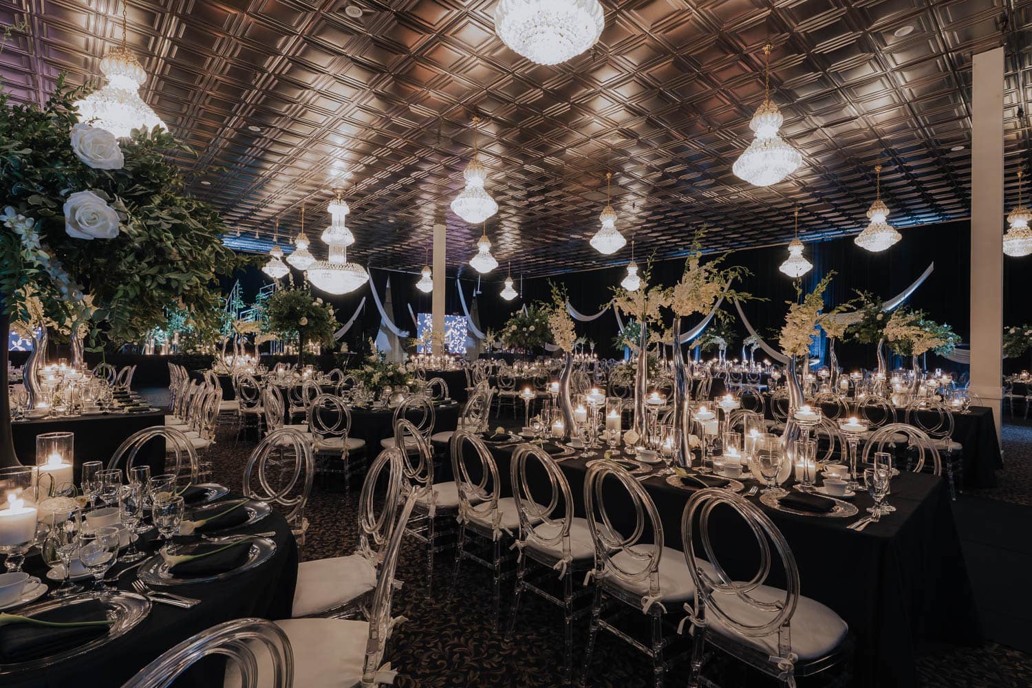 Luxurious ballroom decorated with sophisticated table settings and floral arrangements for special e.